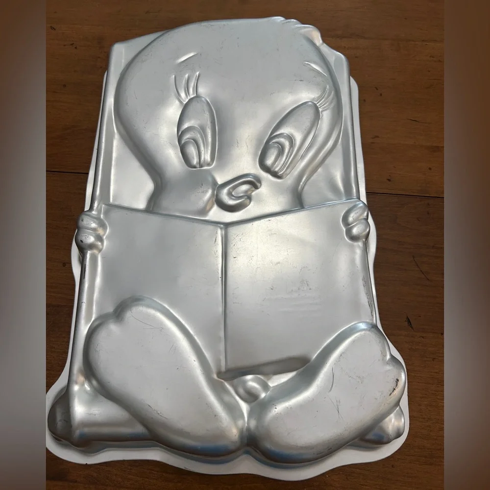Vintage 1978 Wilton Tweety Bird Cake Pan Looney Tunes Aluminum Mold 502-7687